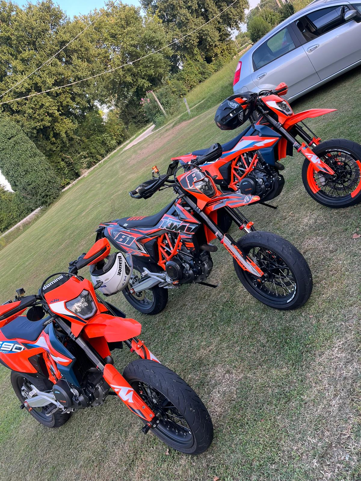 3 KTMs